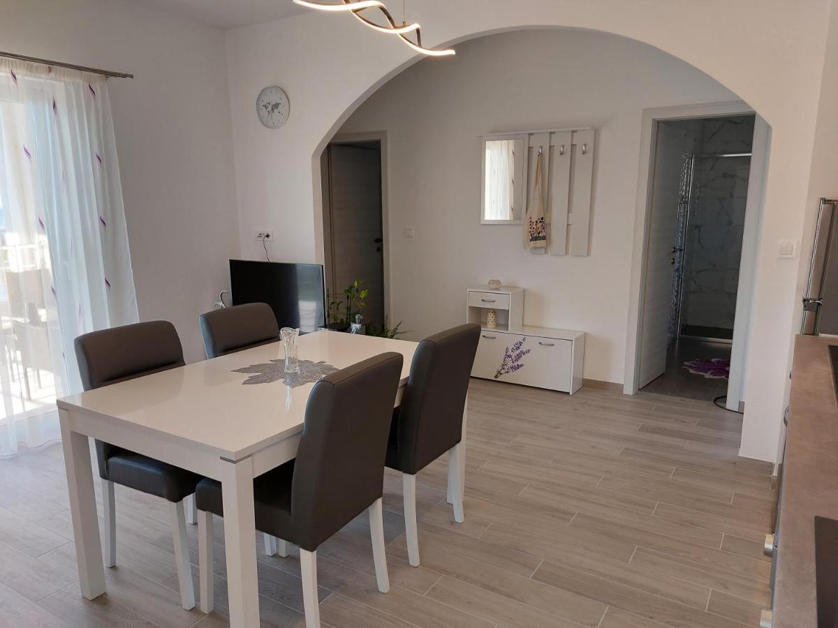 Holiday Home Kate Vis Buitenkant foto