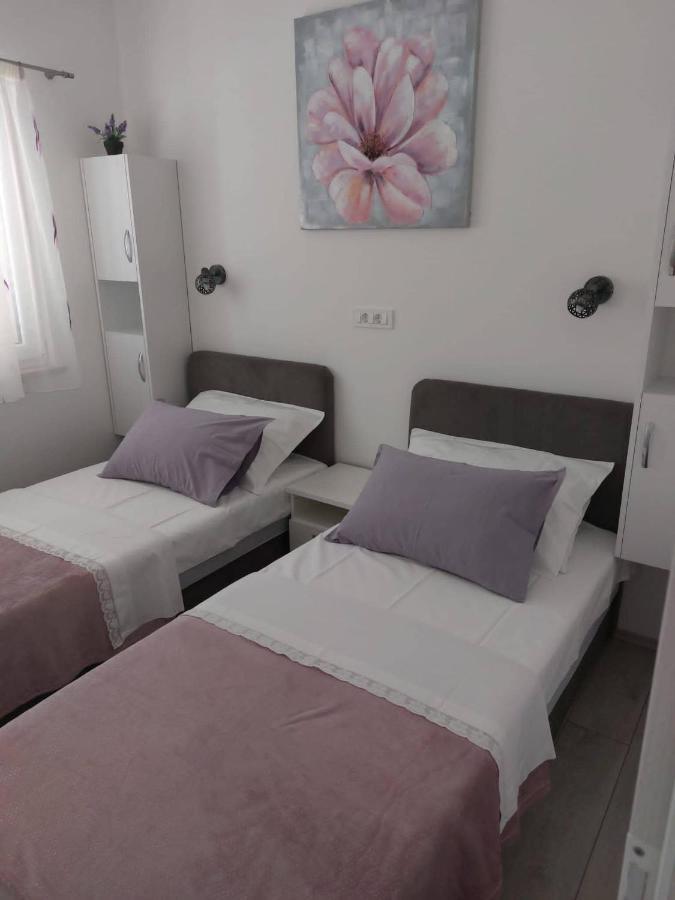 Holiday Home Kate Vis Buitenkant foto