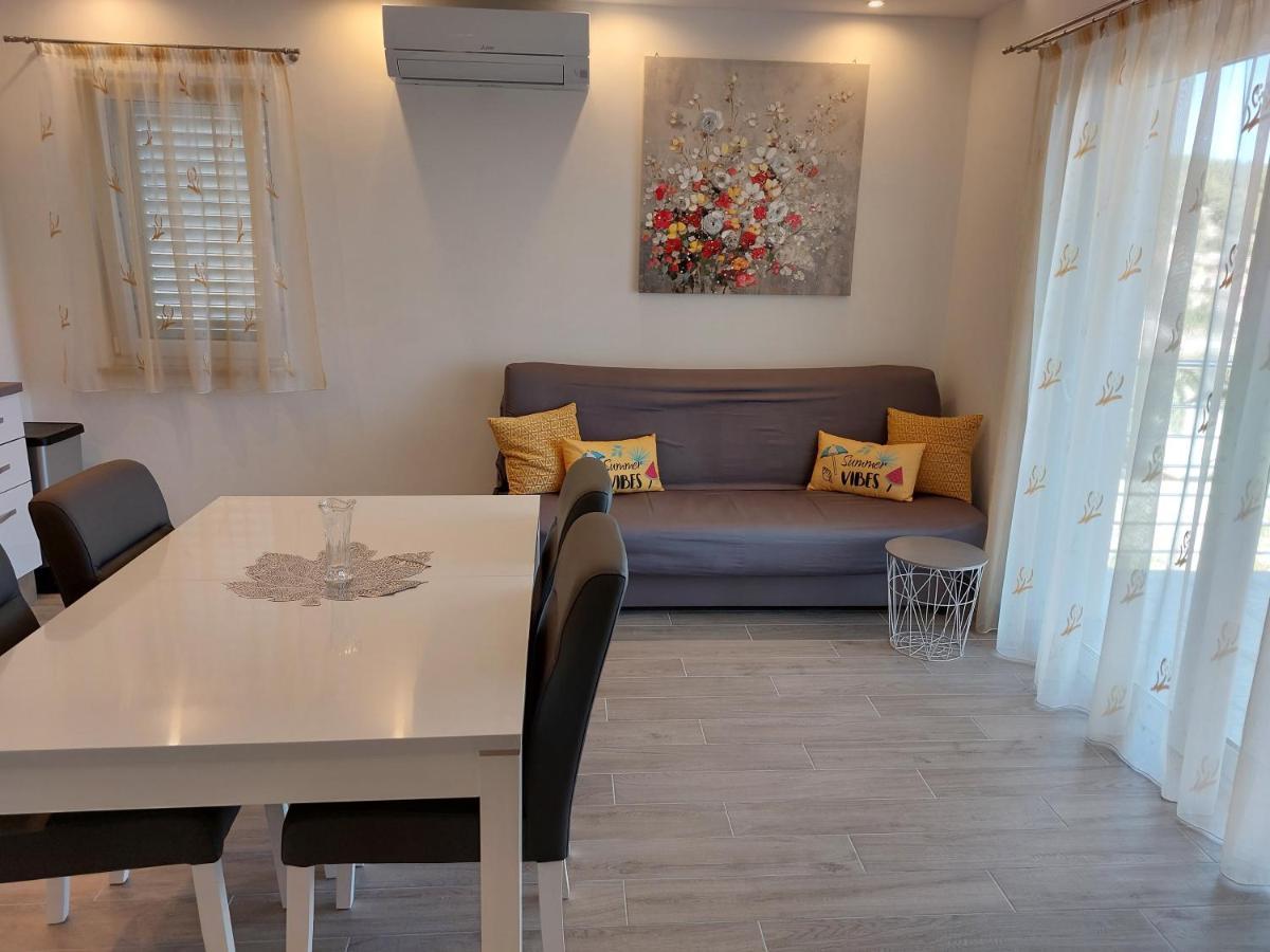 Holiday Home Kate Vis Buitenkant foto